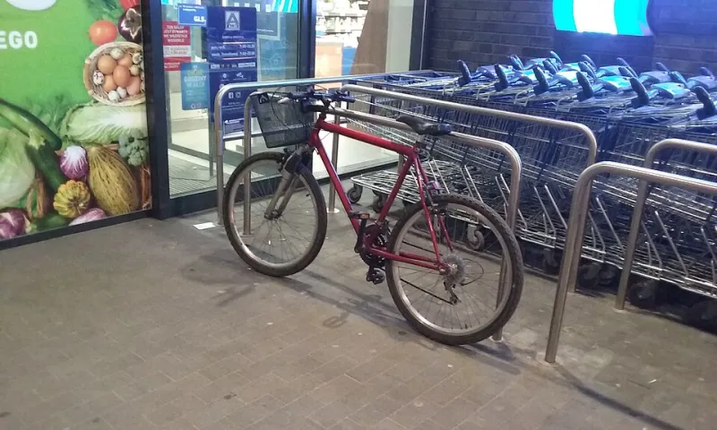 3 Miles a Day, 30 Days Straight: What Bike, Bus, and Foot Commuting Actually Did to a Sale-Priced Kånken